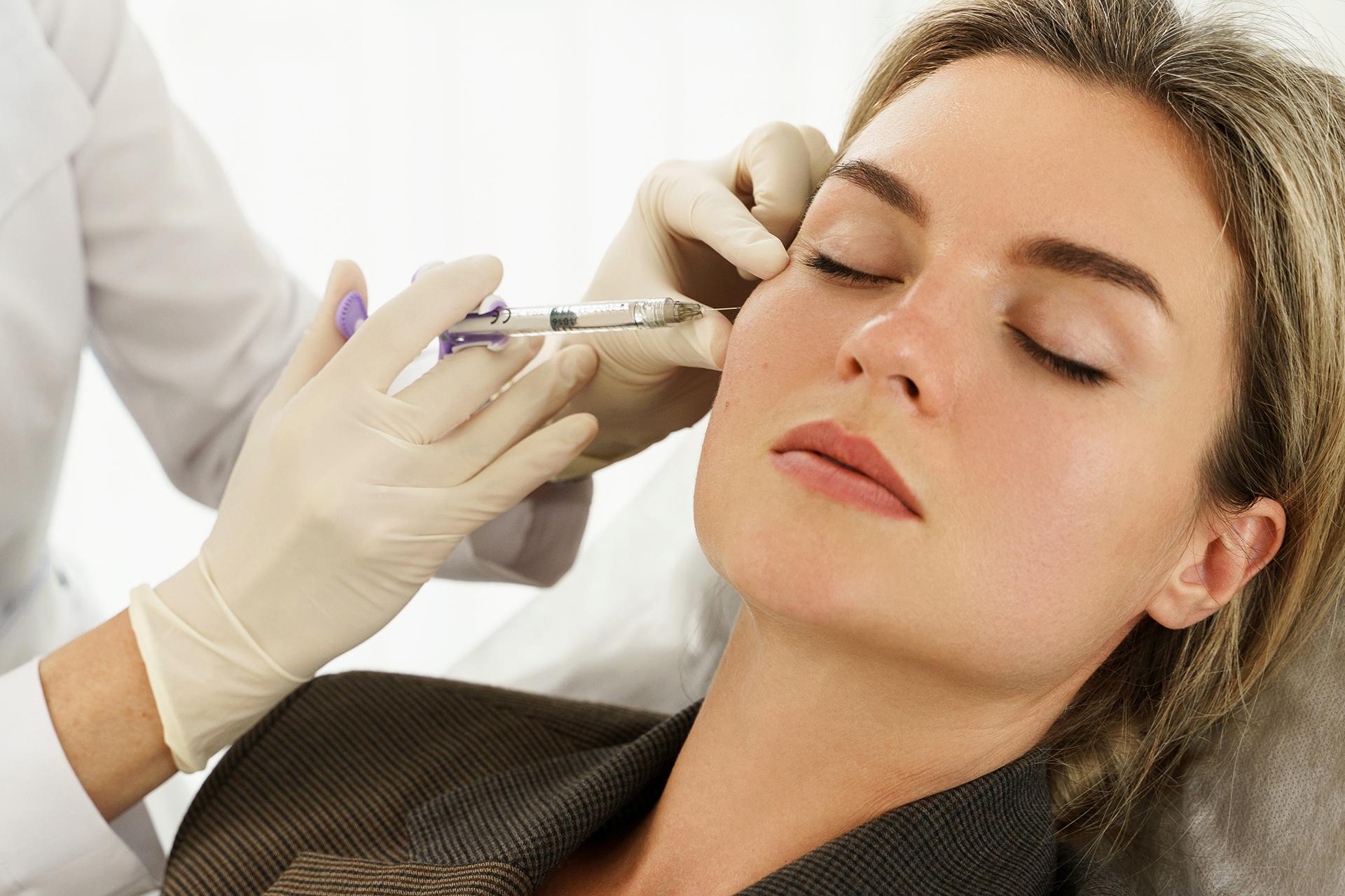 pre-travel aesthetic treatments, vacation glow treatments, low-maintenance skincare, pre-vacation skin prep, aesthetic treatments for travel, facial rejuvenation for vacations, glow-enhancing procedures, vacation-ready skincare tips, luxury aesthetic treatments, destination skincare treatments